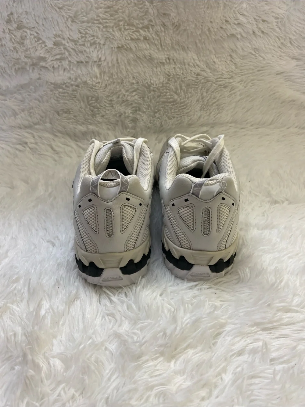 New Balance 610White ,Black and Light Gray Athletic Low top Sneakers.size-11.5